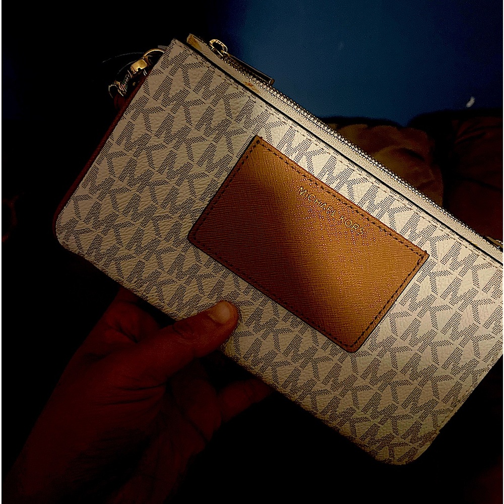 Mk nwt leather wristlet